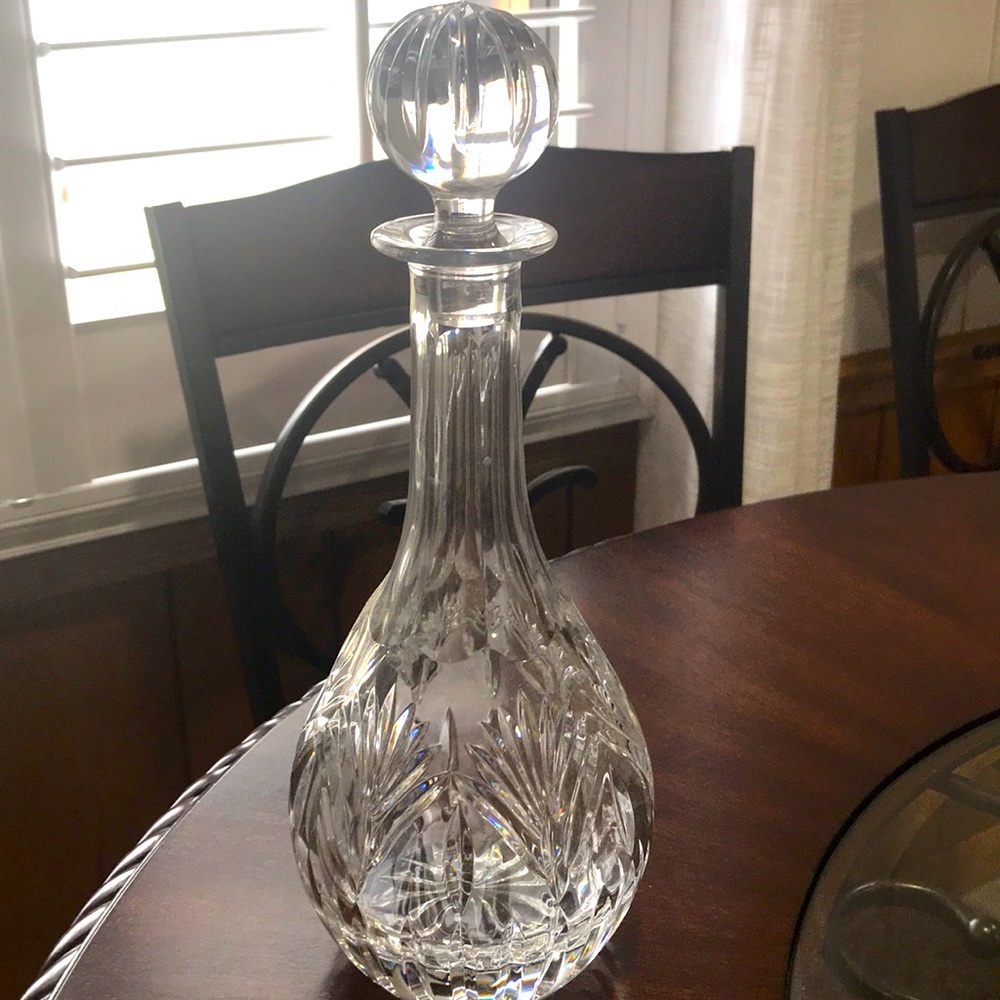 Crystal wine container